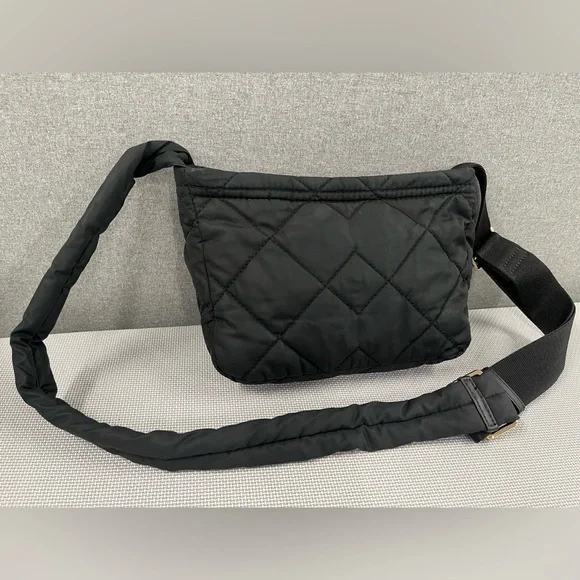 Marc Jacobs quilted purse. Crossbody, w/adjustable strap, internal pocket. Black - Picture 3 of 12